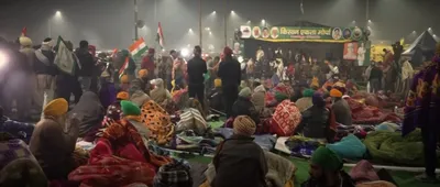 ghazipur  farmers refuse to blink as more protesters show up  police leave site