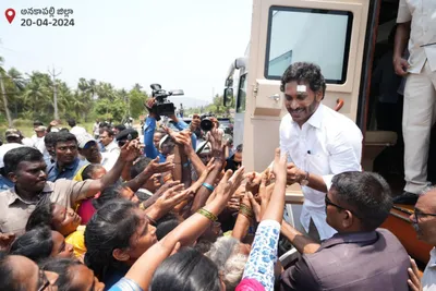 in andhra pradesh and telangana  two bus yatras – and a common cause