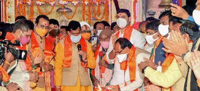 modi in a traffic jam  and the decaying of our democracy