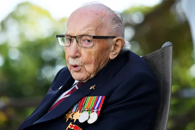 captain tom moore  uk s record breaking fundraiser  dies at 100