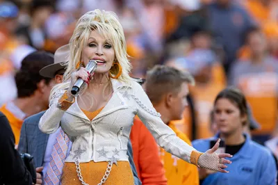 dolly parton’s america was the opposite of donald trump’s