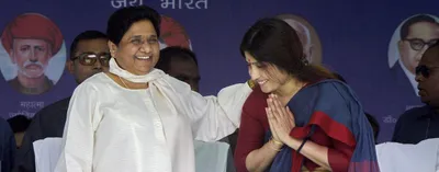 mayawati and dimple yadav shared a socially transformative moment on stage