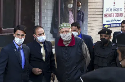 as ed questions farooq abdullah  j k political parties accuse centre of  vendetta 