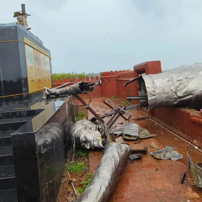 in poll bound maharashtra  politics hots up over the collapse of shivaji statue