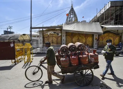 in fy23  lpg refills under ujjwala fell  12  of beneficiaries didn’t get a single refill  govt