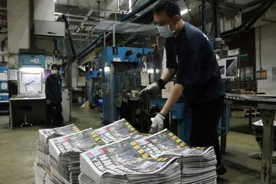 hong kong  two  apple daily  executives charged over national security law