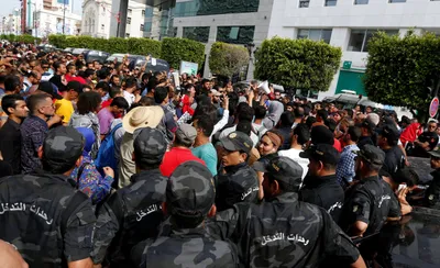 protesters demanding jobs clash with police in tunisian town
