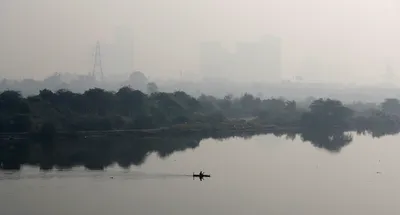 delhi s air quality remains in  very poor  category for third consecutive day