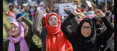kargil s mass protest in sub zero temperatures over leh s hq status continues