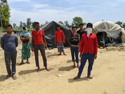 marooned and abandoned  workers from jharkhand and bihar run out of food in meerut