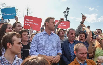 russian opposition leader  activists detained before putin s inauguration