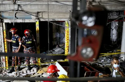 blast in dhaka kills seven  injures hundreds  police suspect gas leak