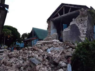 at least 8 killed and 60 injured as earthquake  aftershocks strike philippines