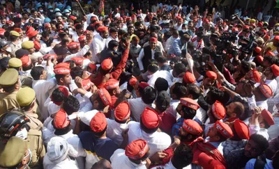 as akhilesh yadav protested  up govt sealed roads to and from central lucknow  lakhimpur kheri