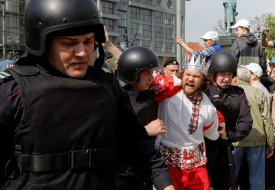 police in russia detain the opposition leader  activists before putin s inauguration