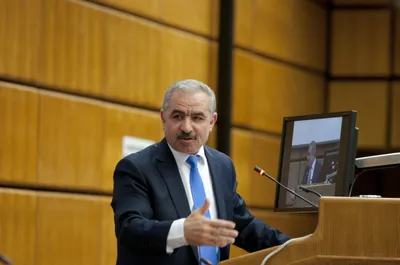 west bank government submits resignation to palestinian president abbas