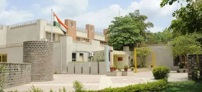 even for private universities  the arbitrary termination of employment violates fundamental rights