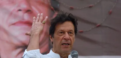imran khan s party gains ground in pakistan pre election polls