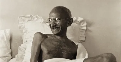 mahamati  mahatma and the syncretism of the pranamis  an unknown chapter in the life of gandhi