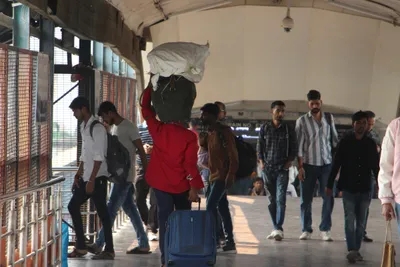 the invisible load carried by porters working at railway stations