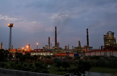 residents around chennai s manali refinery continue to suffer as lpg odour in air persists