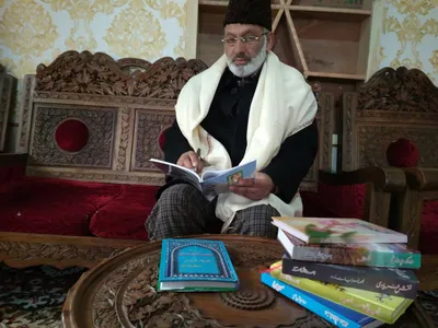 meet the man who translated guru nanak s  japji sahib  into kashmiri