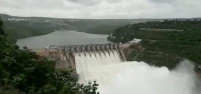 lauding govts  bundelkhand project  bjp leaders share photo of ap telangana dam