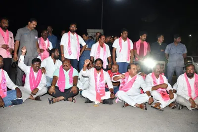 telangana  three detained for alleged attempts to lure four trs mlas to join bjp