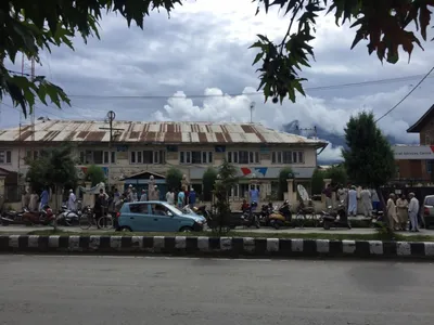 ground report  angry kashmir empty on eid as restrictions return to srinagar