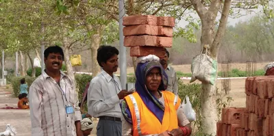 delhi minimum wage hike  traders  body demands roll back  unions lukewarm