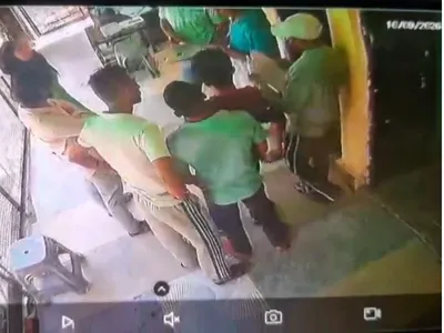 hindutva mob forcefully enters  threatens to shut muslim run skill centre in northeast delhi