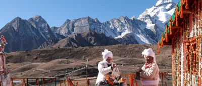 narendra modi’s political strategy lies in the constant use of self image in the religious context