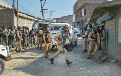 srinagar encounter  family of killed civilian question police account  homeowner alleges ransacking