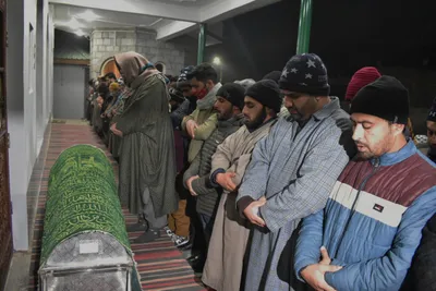 kashmir  civilian  police officer killed by militants in separate gun attacks