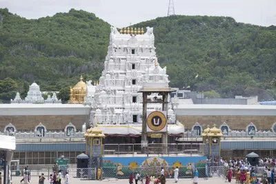 after former head priest dies due to covid 19  tirumala temple under pressure to close