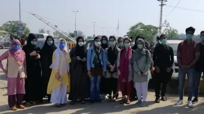 coronavirus  colleges shut  kashmiri students in pak denied permission to cross wagah