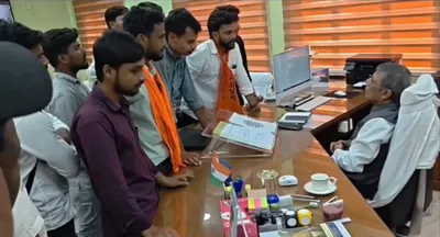 men claiming to be abvp members storm bengal university  tear down portraits of tagore  vidyasagar