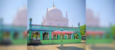 karnataka  ram sene mob  led by bjp union minister  clashes with muslim group at shared dargah