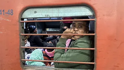 ‘crowd was uncontrollable’  witnesses recall stampede at new delhi station that killed at least 18