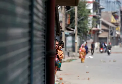 farah bashir analyses kashmir conflict through the eyes of a young girl