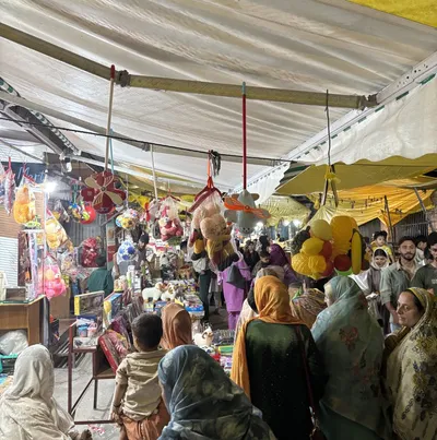 street vendors have legal rights in india  but in srinagar  they struggle to keep working