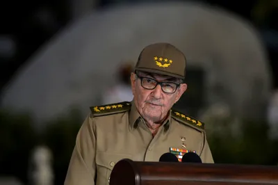 us imposes travel sanctions on raul castro for siding with nicolas maduro