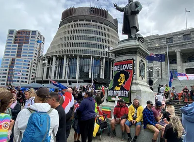 new zealand’s anti vaccine protests end with clashes  arrests