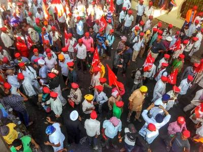 after 140 hours of walking  maharashtra s protesting farmers arrive in mumbai