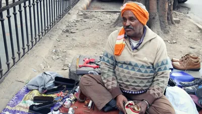 watch  the life of a mochi in delhi’s gole market