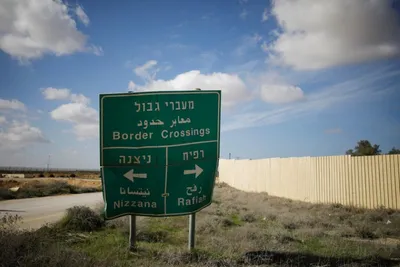 israel closes gaza border crossing damaged by palestinian protestors