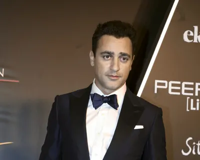 government tells actor imran khan to leave country after participation in protests