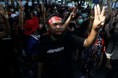 thailand  thousands defy protest ban  agitate against monarchy and govt in bangkok