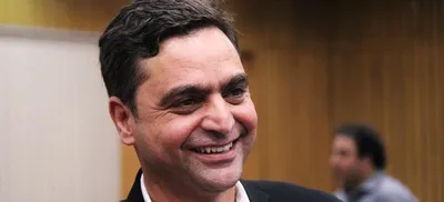 j k police told to arrest journalist and author gowhar geelani