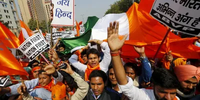 abvp calls du’s revised syllabus ‘anti rss’  protests outside vc’s office